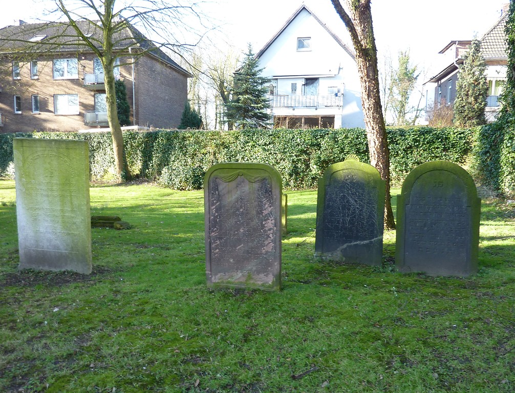Grabsteine auf dem alten jüdischen Friedhof Esplanade in Wesel (2011)