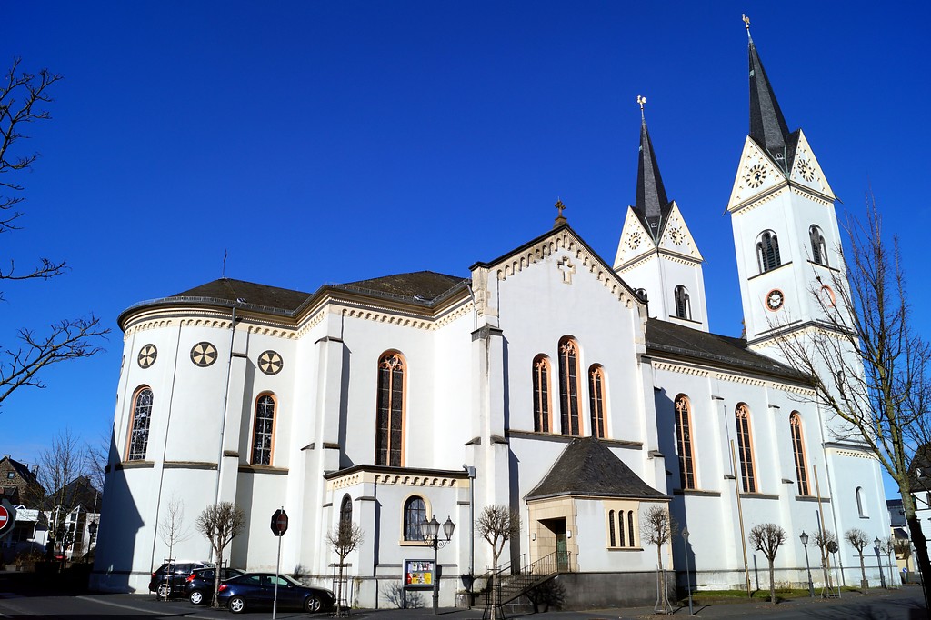 Die zwischen 1849 und 1852 erbaute neue katholische Pfarrkirche St. Stephan in Polch im Landkreis Mayen-Koblenz (2015).