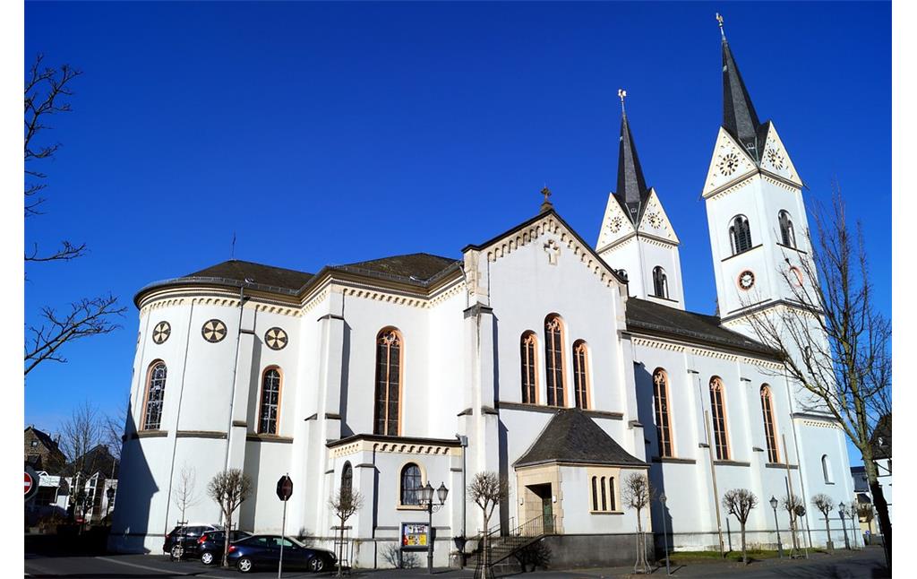 Die zwischen 1849 und 1852 erbaute neue katholische Pfarrkirche St. Stephan in Polch im Landkreis Mayen-Koblenz (2015).
