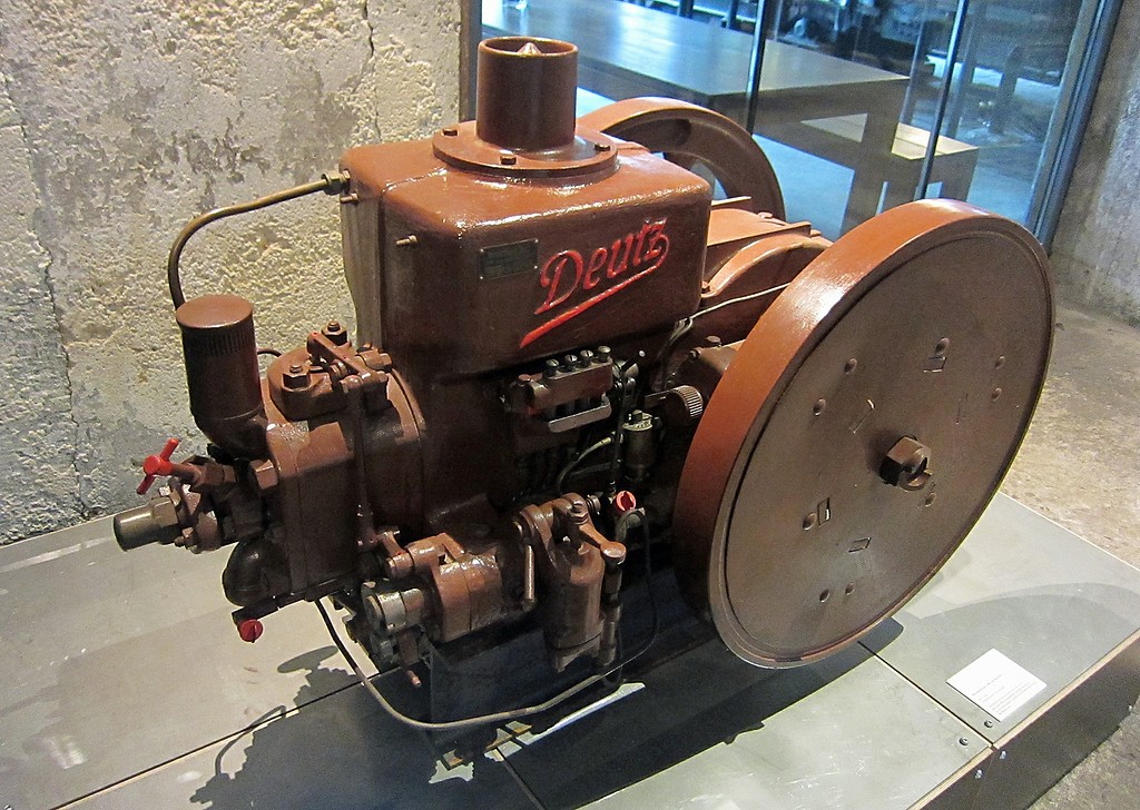 Einer der von 1927-1930 in großen Stückzahlen am Fließband gefertigten Petroleummotoren "MA" der Kölner Deutz AG (in der LVR-Verbundausstellung "1914 - Mitten in Europa", 2014).