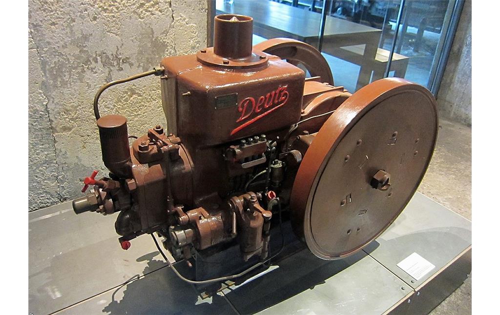 Einer der von 1927-1930 in großen Stückzahlen am Fließband gefertigten Petroleummotoren "MA" der Kölner Deutz AG (in der LVR-Verbundausstellung "1914 - Mitten in Europa", 2014).
