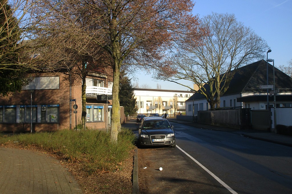 Einmündungsbereich der Innerortsstraße "Parkring" in die Straße "Im Euwer" in Emmerich (2017).