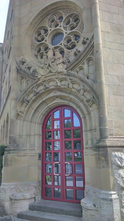 Eingang im Treppenturm der ehemaligen Kaiserlichen Oberpostdirektion am Friedrich-Ebert-Ring in Koblenz (2014)