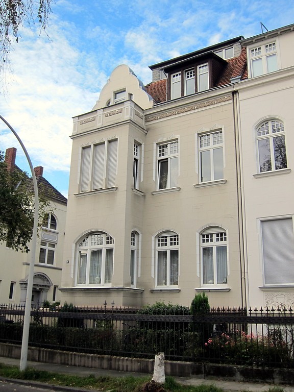 Frontansicht des Wohnhauses Coburger Straße 4 in Bonn (2014)