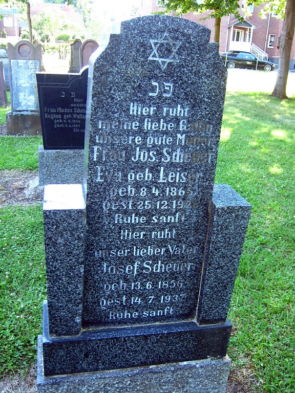 Grabstein auf dem jüdischen Friedhof in Sinzenich (2012).
