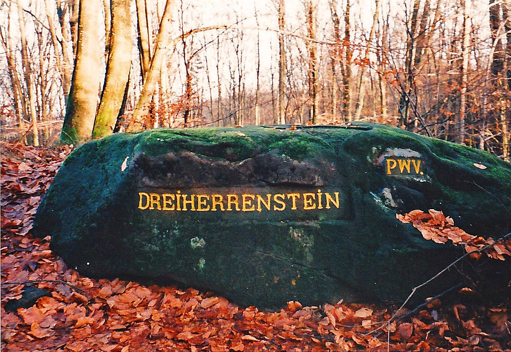 Ritterstein Nr. 57 "Dreiherrenstein" bei Hermersbergerhof (1998)