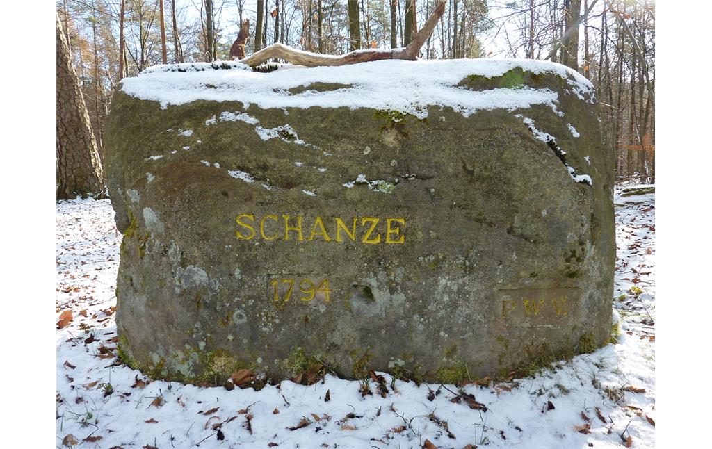 Ritterstein Nr. 81 Schanze 1794 südlich vom Johanniskreuz an der B 48  (2013)