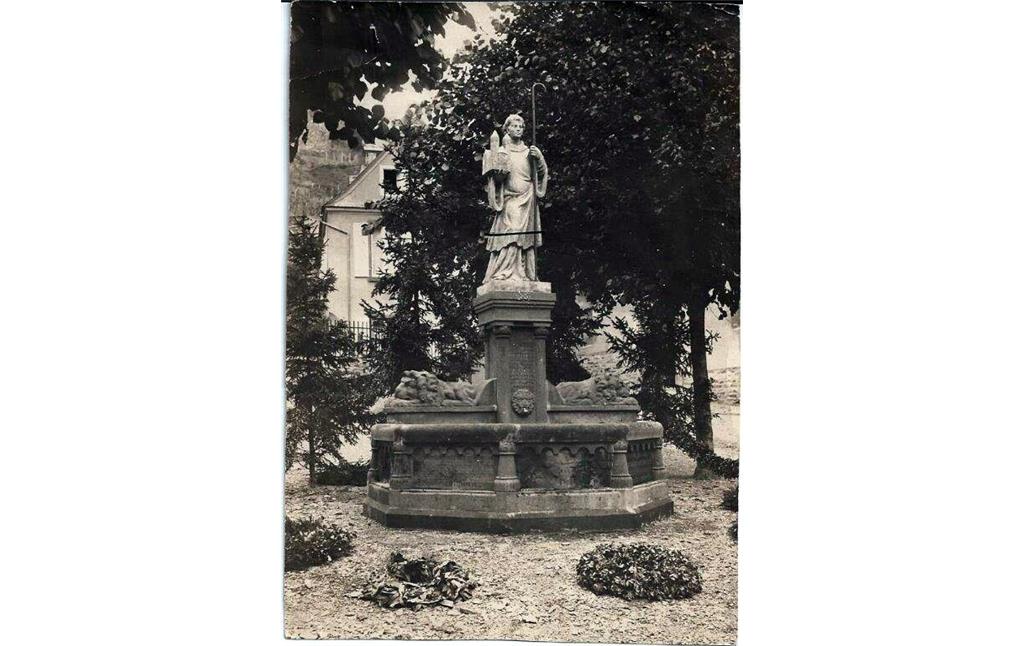Das Kriegerdenkmal - auch Castor-Brunnen genannt (1925)