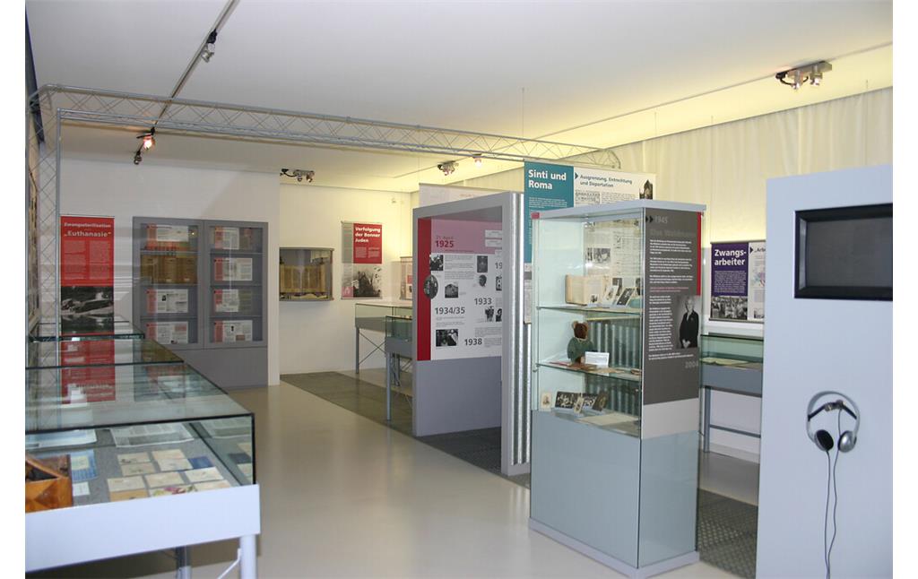 Ausstellungsräume bzw. Exponate der "Gedenkstätte für die Bonner Opfer des Nationalsozialismus" (Januar 2006)