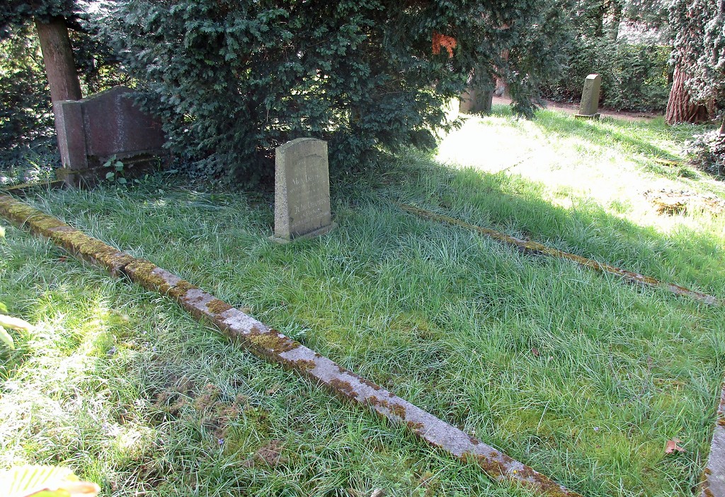Grabstelle auf dem jüdischen Friedhof "Boeckelter Weg" in Geldern (2016).