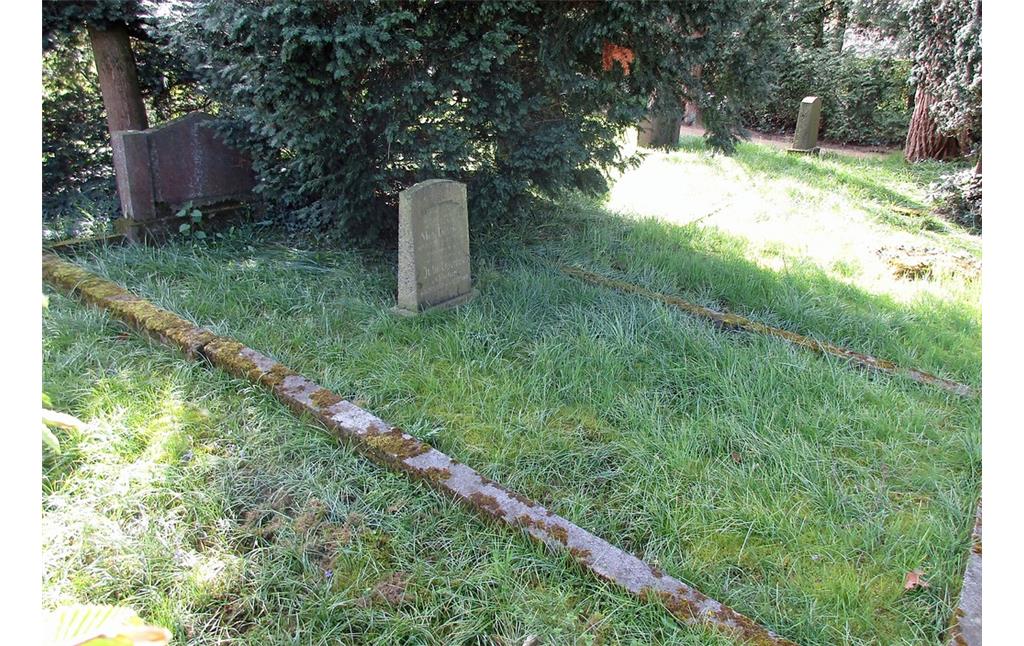 Grabstelle auf dem jüdischen Friedhof "Boeckelter Weg" in Geldern (2016).