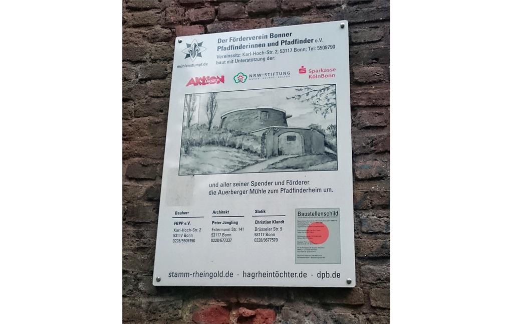 Tafel des Fördervereins Bonner Pfadfinderinnen und Pfadfinder e.V. zum Mühlenstumpf "Müllestumpe" in Bonn-Auerberg (2016)