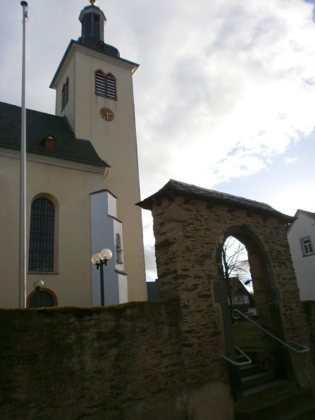 Teilansicht der St. Pankratius-Kirche in Boppard-Herschwiesen (2014)