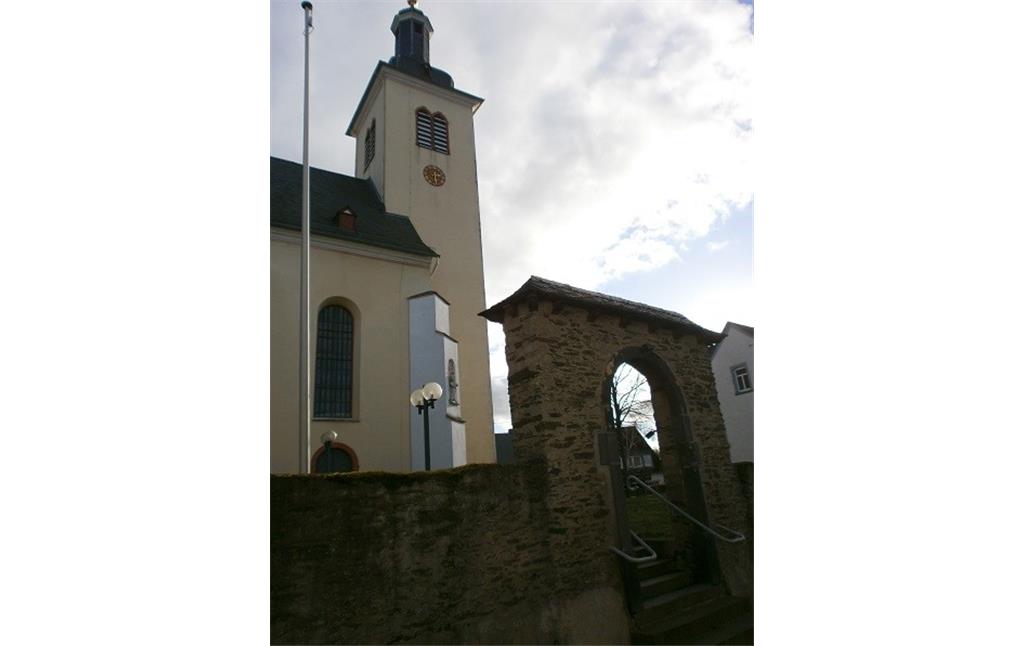 Teilansicht der St. Pankratius-Kirche in Boppard-Herschwiesen (2014)