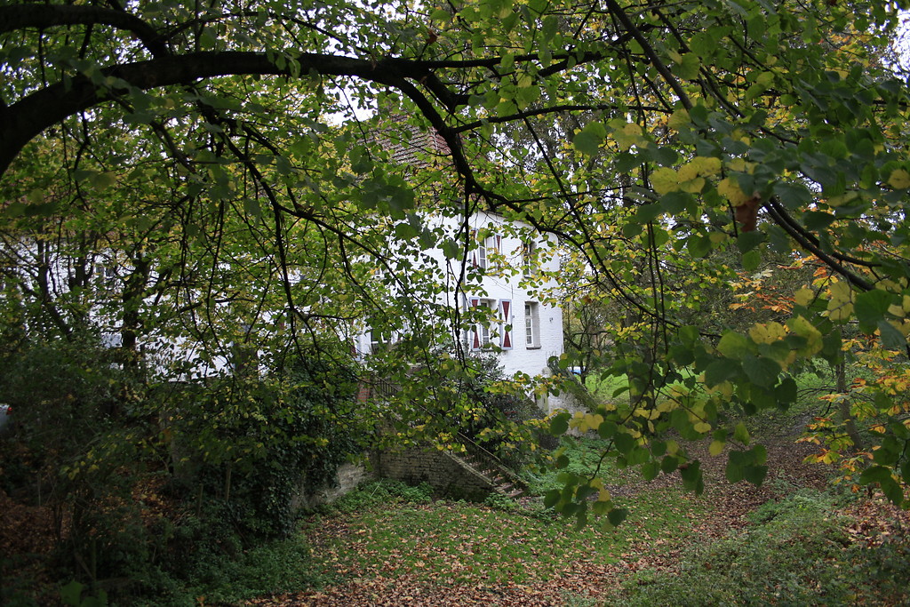 Trockene Gräfte der ehemaligen Wasserburg Haus Götterswick, Oberer Hilding in Götterswickerhamm (2014).