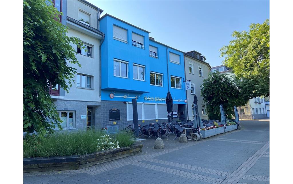 Das "Haus Knott" auf dem Friedrich-Ebert-Ufer in Porz (2023). Seit 1782 befindet sich an dieser Stelle ein Gasthaus.