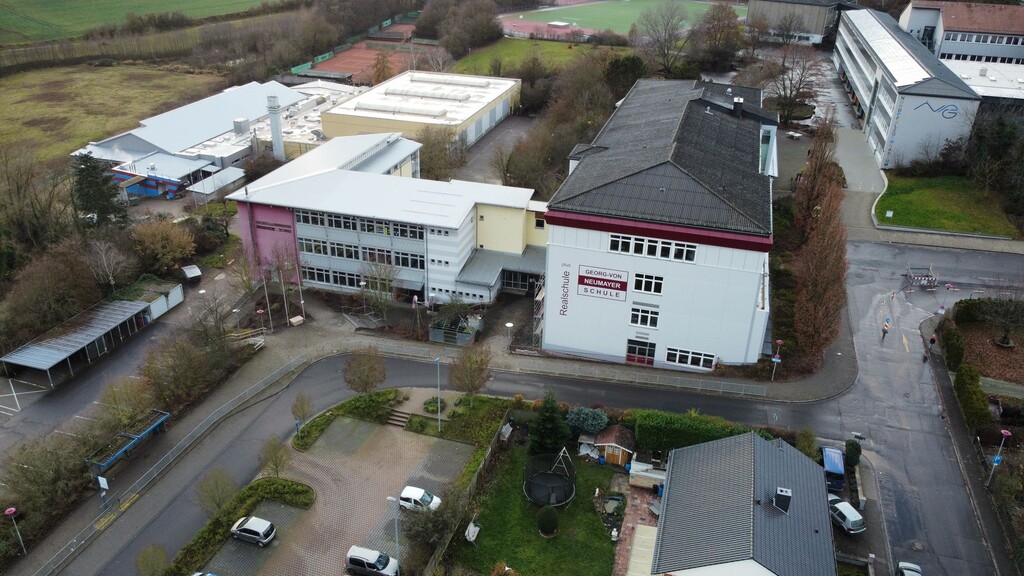 Luftaufnahme der Georg-von-Neumayer-Schule in Kirchheimbolanden