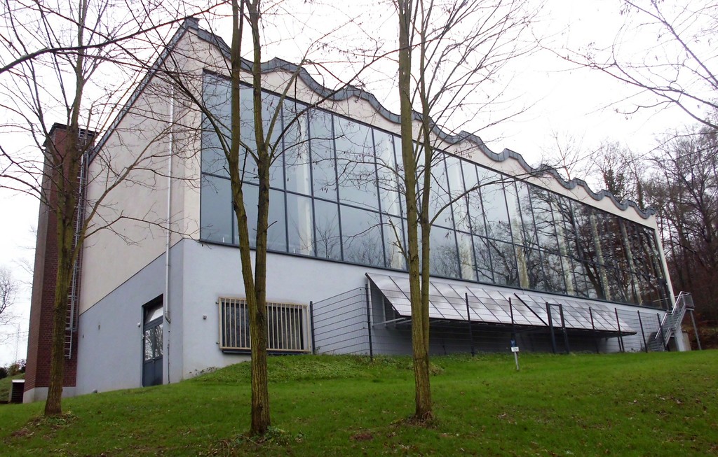 Das 2003 renovierte Hallenbad der Sportschule Hennef (2014)