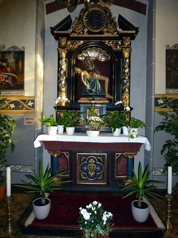 Pietà in der Katholischen Pfarrkirche St. Lubentius in Andernach-Kell (2014)