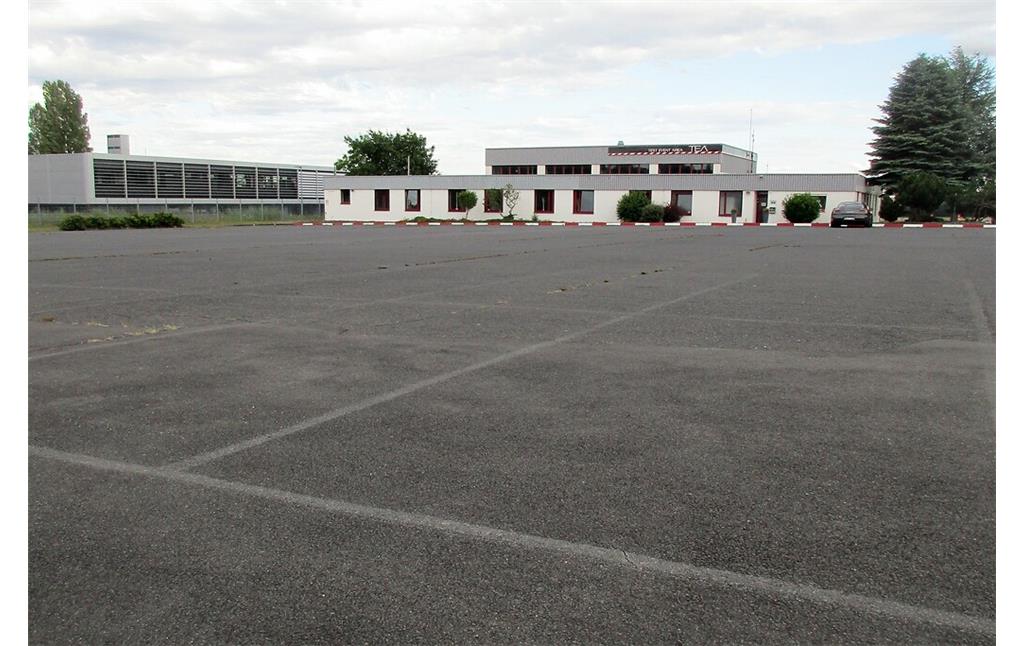 Das heutige Auto-Testgelände "Test Event Area" am Flugplatz Mendig (2020), auf dessen Start- und Landebahn in den Jahren 1969 bis 1971 die "Flugplatzrennen Mendig" ausgetragen wurden.