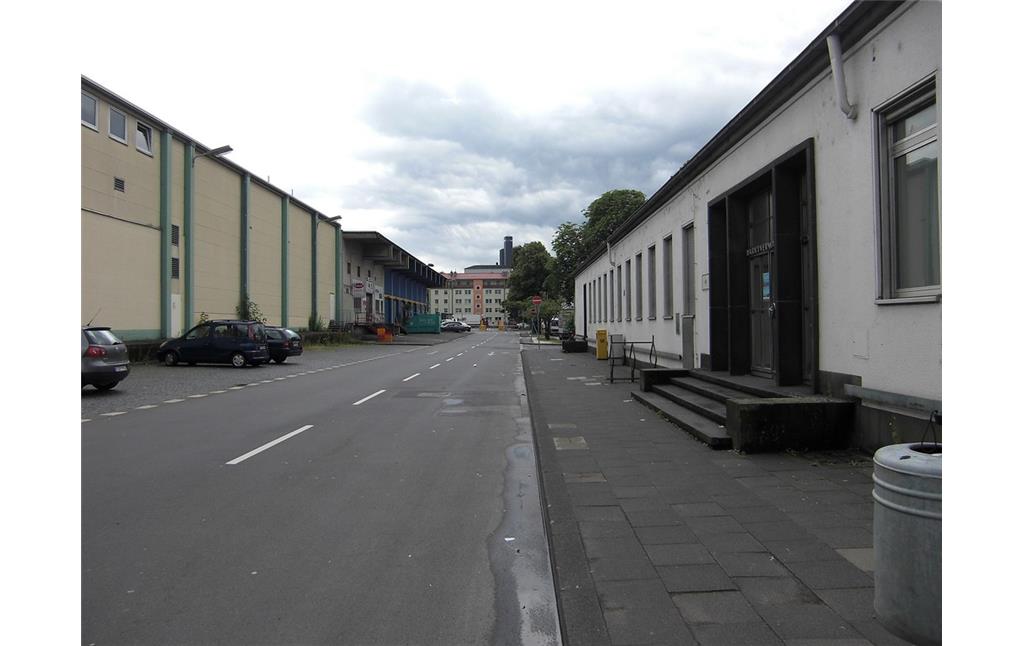 Die Marktstraße im Bereich des Großmarkts in Köln-Raderberg (2013). Auf dem Gelände befand sich früher der jüdische Friedhof "Judenbüchel".