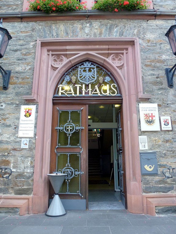 Rathaus in Oberwesel (2016): Die Eingangstür des Rathauses.