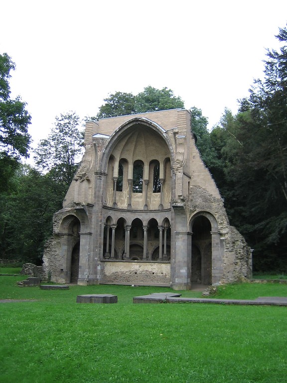 Die Chorruine der Abteikirche der Zisterzienserabtei Heisterbach (2005).
