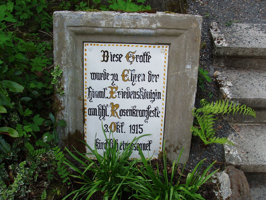 Grundstein der Lourdesgrotte auf dem Gelände des Klosters Maria Engelport bei Treis-Karden (2009)