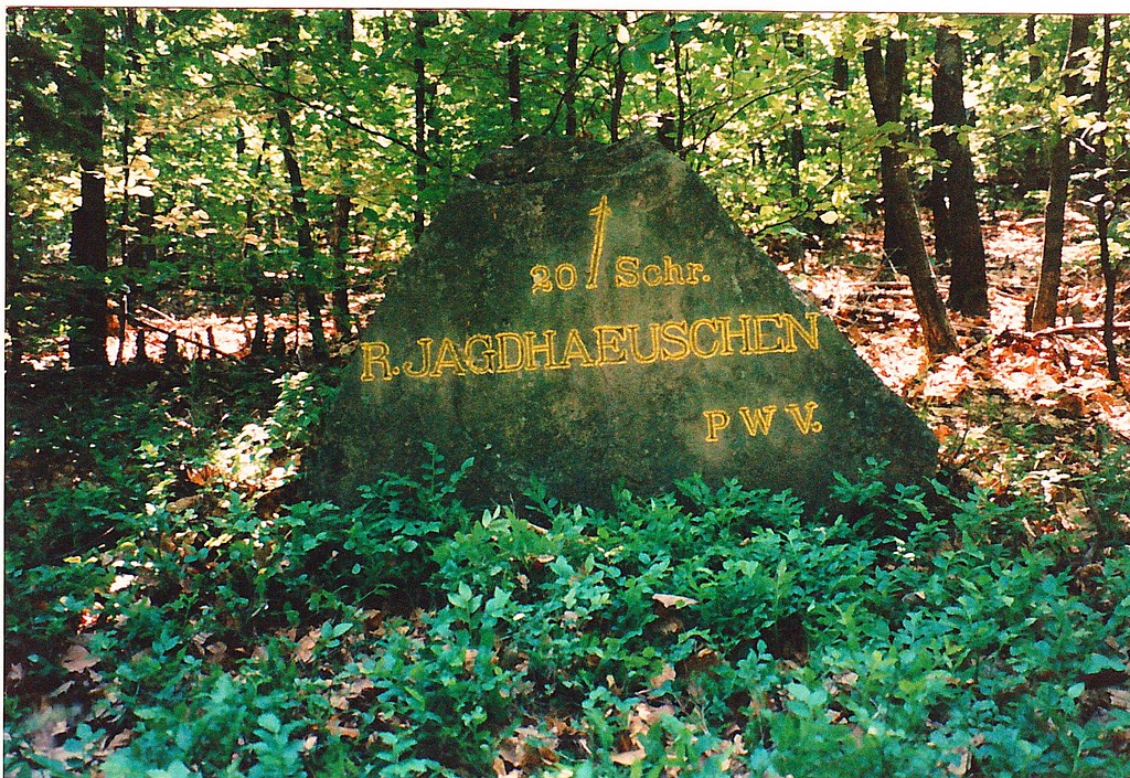 Ritterstein Nr. 60 "R. Jagdhäuschen 20 Schr." am Weißenberg (1996)