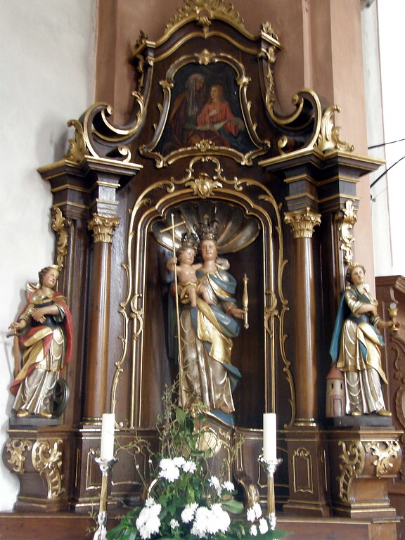 Marien-Altar in der Kirche Sankt Martin in Briedel