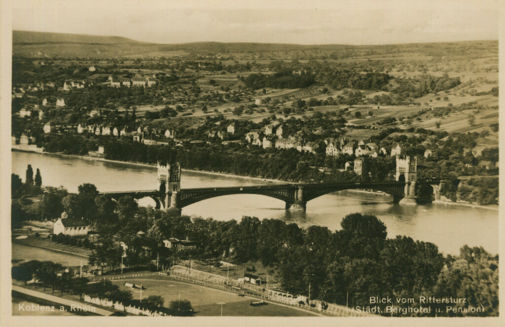 Historische Fotografie mit einem Blick vom Rittersturz auf den Rhein, die alte Rheinbrücke (1930er Jahre)