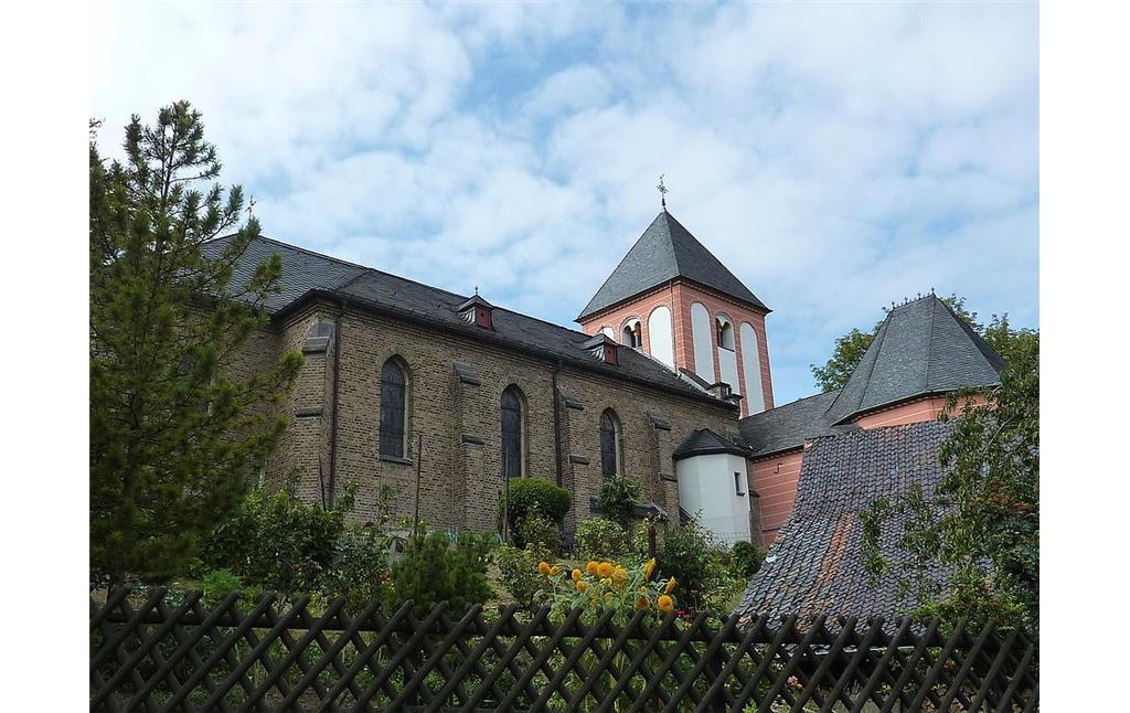 Blick auf die Pfarrkirche St. Jakobus in Alfter-Gielsdorf (2012).