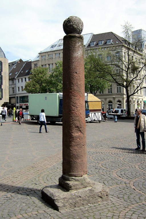 Der Pranger auf dem Bonner Münsterplatz (2012)