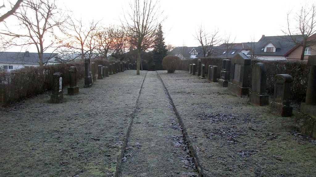 Jüdischer Friedhof in Niedermendig, Blick von Norden auf das Gräberfeld (2018)