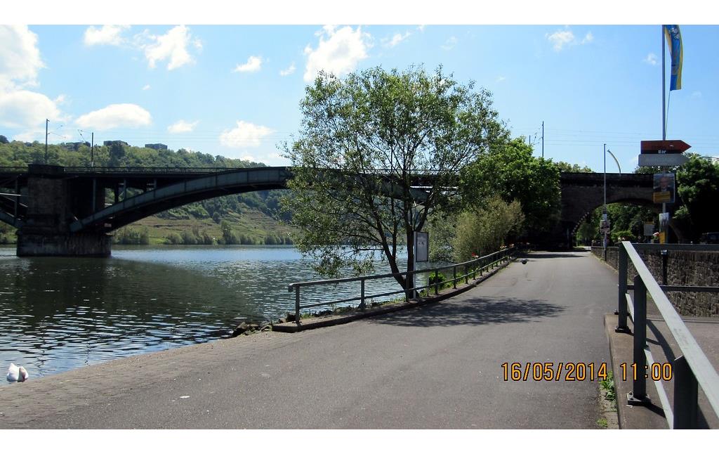 Eisenbahnbrücke zwischen den Stadtteilen Güls und Moselweiß in Koblenz (2014)