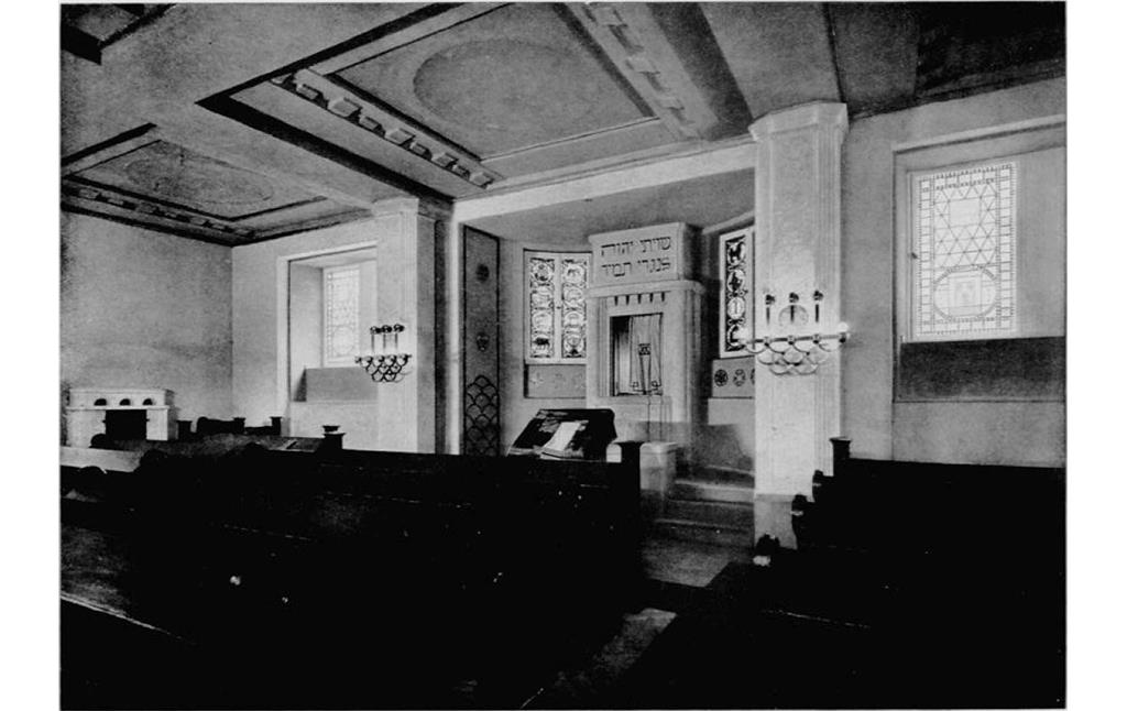 Historische Aufnahme von 1913 mit einem Blick in die "Wochentagssynagoge" der Alten Synagoge Essen kurz nach ihrer Errichtung.