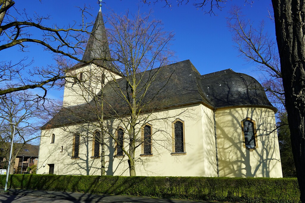 Die alte Dorfkirche St. Cosmas und Damian in Weiler im heutigen Stadtteil Köln-Volkhoven/Weiler (2023).