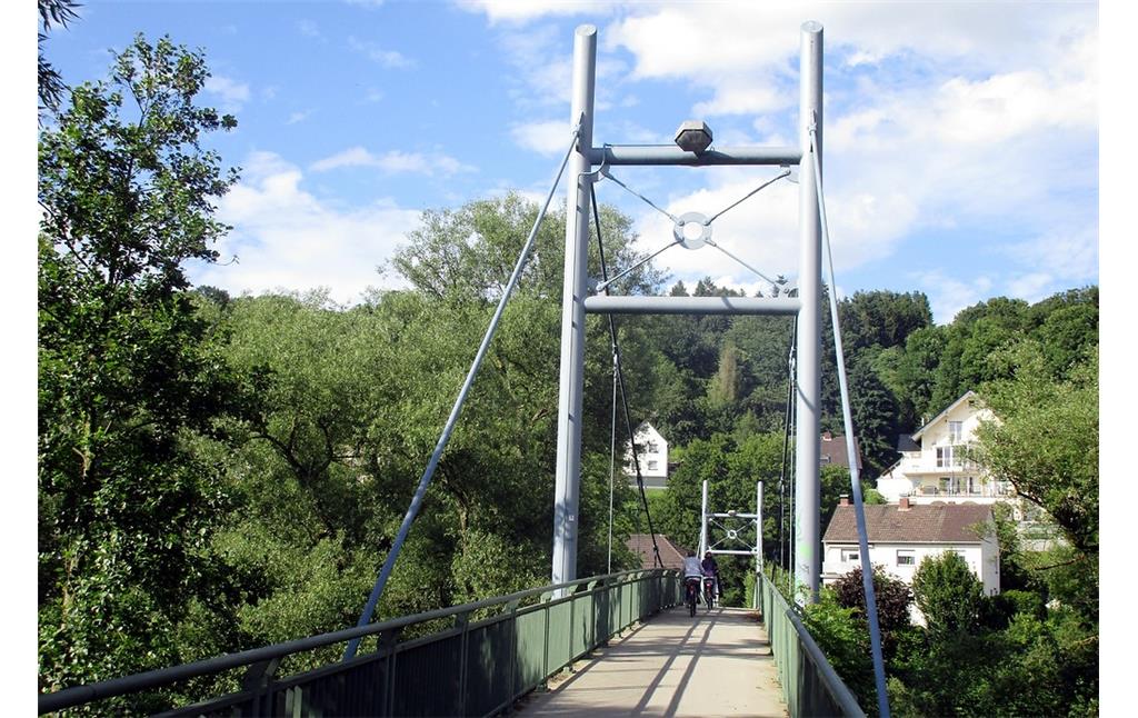 Die Fußgänger- und Fahrradbrücke über die Sieg bei Hennef-Weingartsgasse (2016).