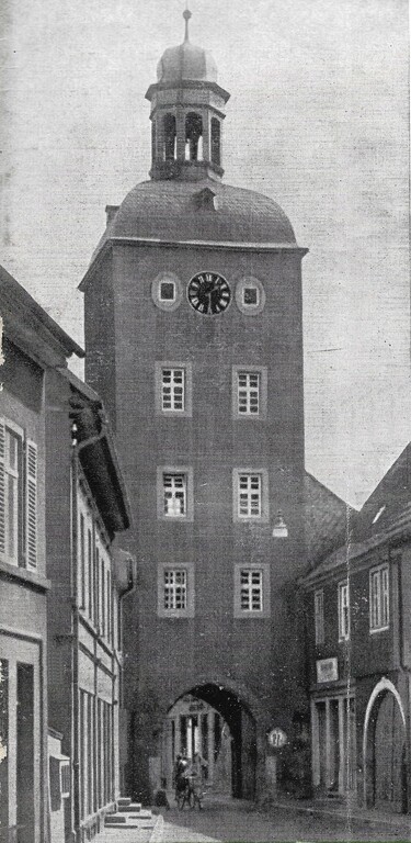 Historisches Foto des Torturms Unteres Stadttor in Kirchheimbolanden von der Vorstadt aus gesehen (1962)