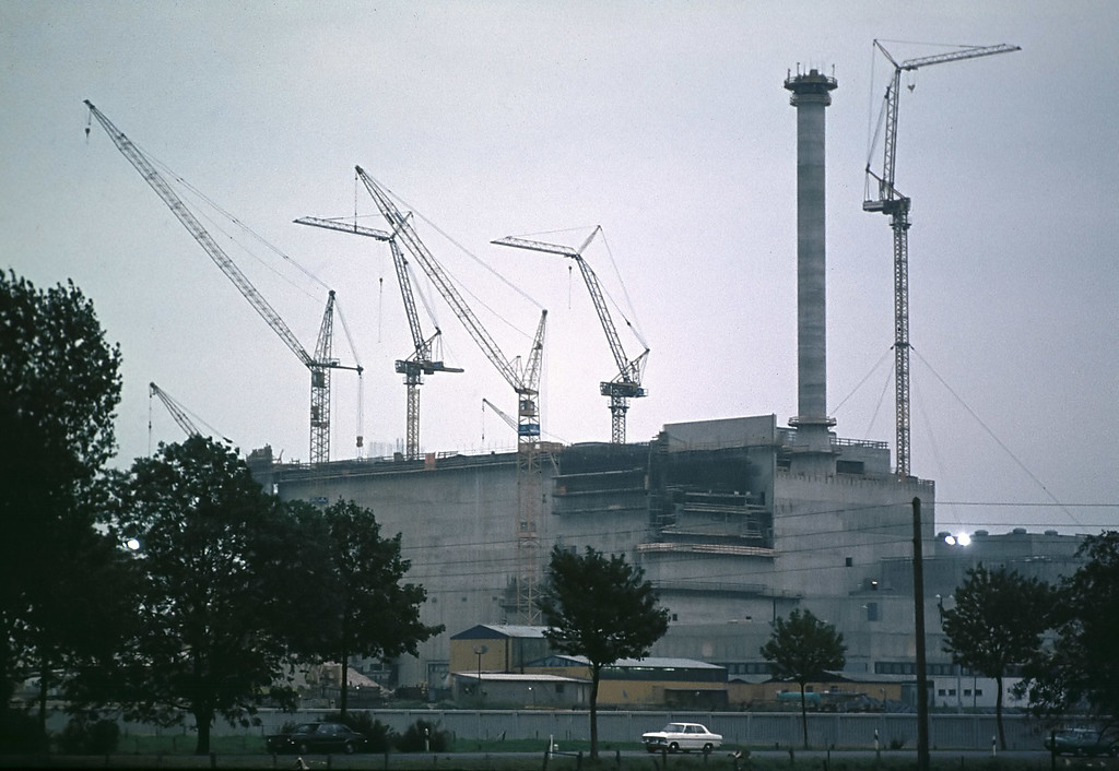 Die Baustelle des Kernkraftwerks "Schneller Brüter" in Kalkar im September 1977.