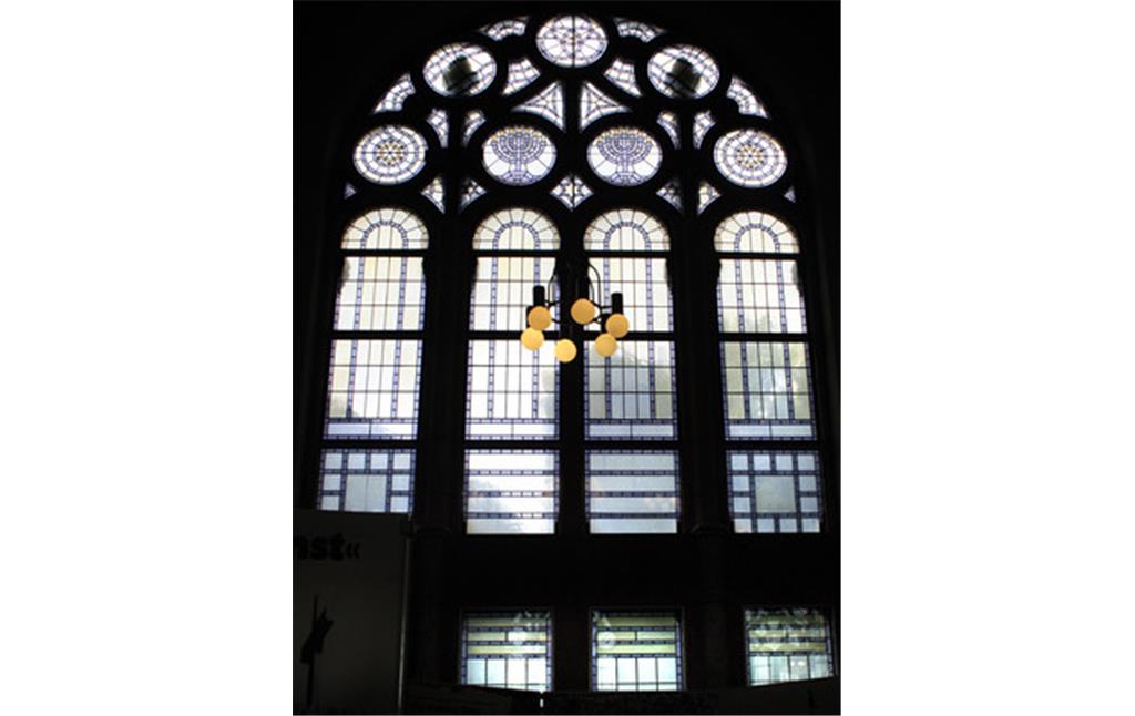 Alte Synagoge Essen: die Festtagsfenster im Obergeschoss (Bild 7, Aufnahme 2007).