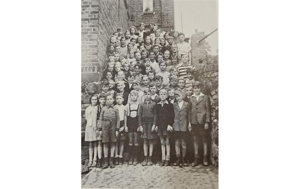 Klassenfoto der Schulklasse des Lehrers Felix Zillien der Volksschule Dattenberg (1949)