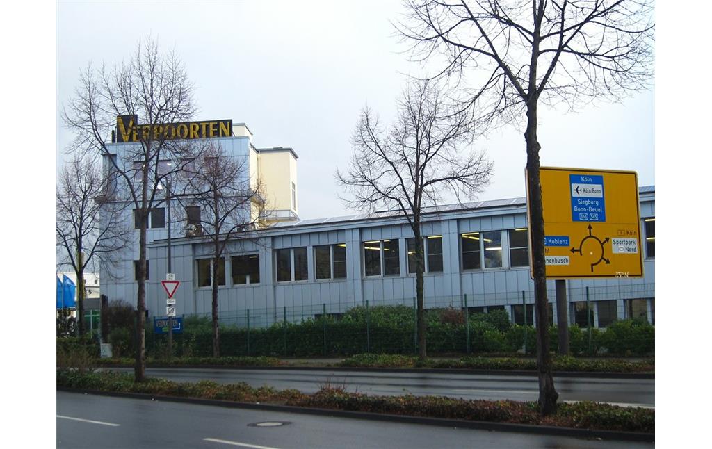 Der Hauptsitz und ein Produktionsgebäude des Spirituosenherstellers Verpoorten GmbH & Co. KG am Potsdamer Platz in Bonn (2015).