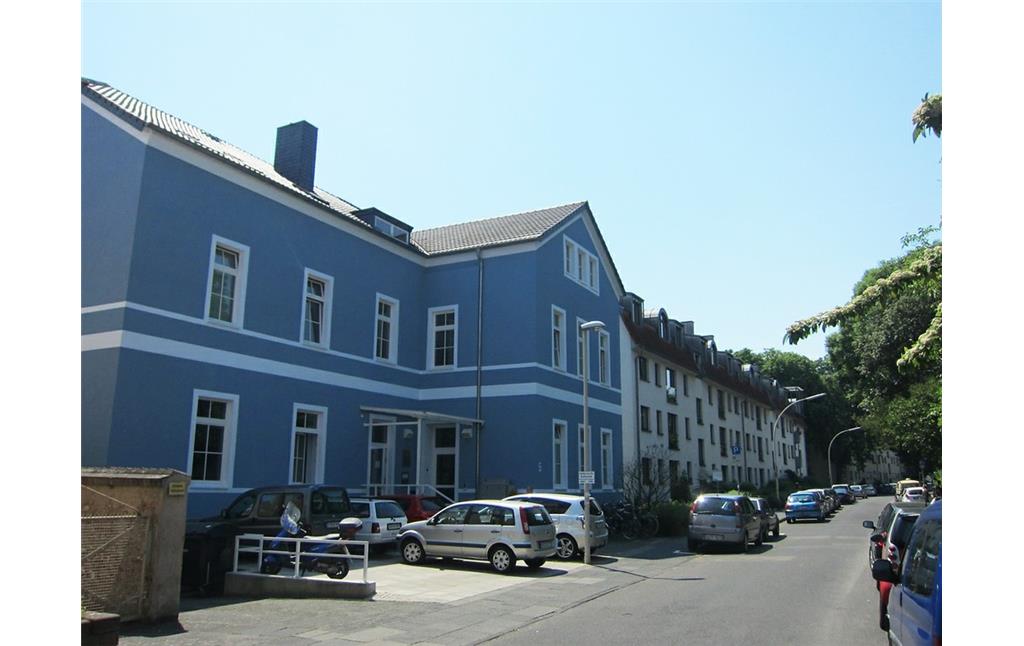 Kreuzbergstraße mit dem Gebäude der ehemaligen Gestapo-Außendienststelle 1938-1945, dem heutigen Bonner Arbeitsgericht (2013).