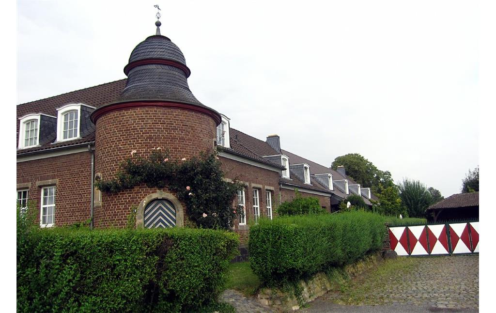 Gebäude der früheren Wasserburg Neu-Hemmerich, heute Gutshof, in Frechen-Bachem (2013)