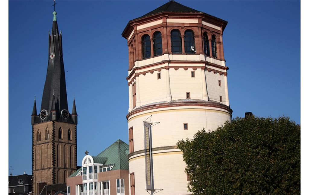 Turm der Kirche St. Lambertus und der Schlossturm in Düsseldorf (2010)