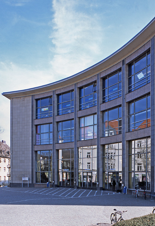 Das große Hörsaalgebäude der RWTH Aachen in der Wüllnerstraße 9