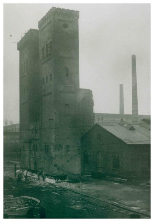 Historische Fotografie des Hochofengebäudes der Mülhofener Hütte in Bendorf kurz vor dem Abriss (1933/34)