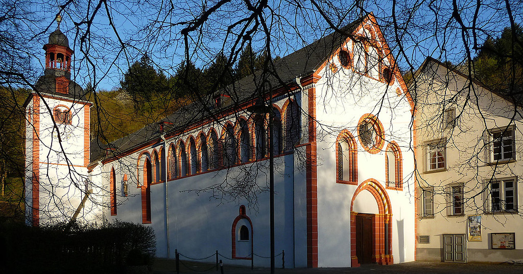 Die Abteikirche Sayn nach der Renovierung 2015, Nordseite und Westfront (2016)
