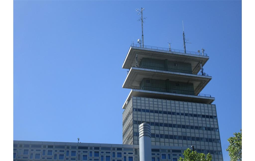 Oberer Bereich des Telekom-Hochhauses in der Sternengasse in Köln-Altstadt-Süd (2019)